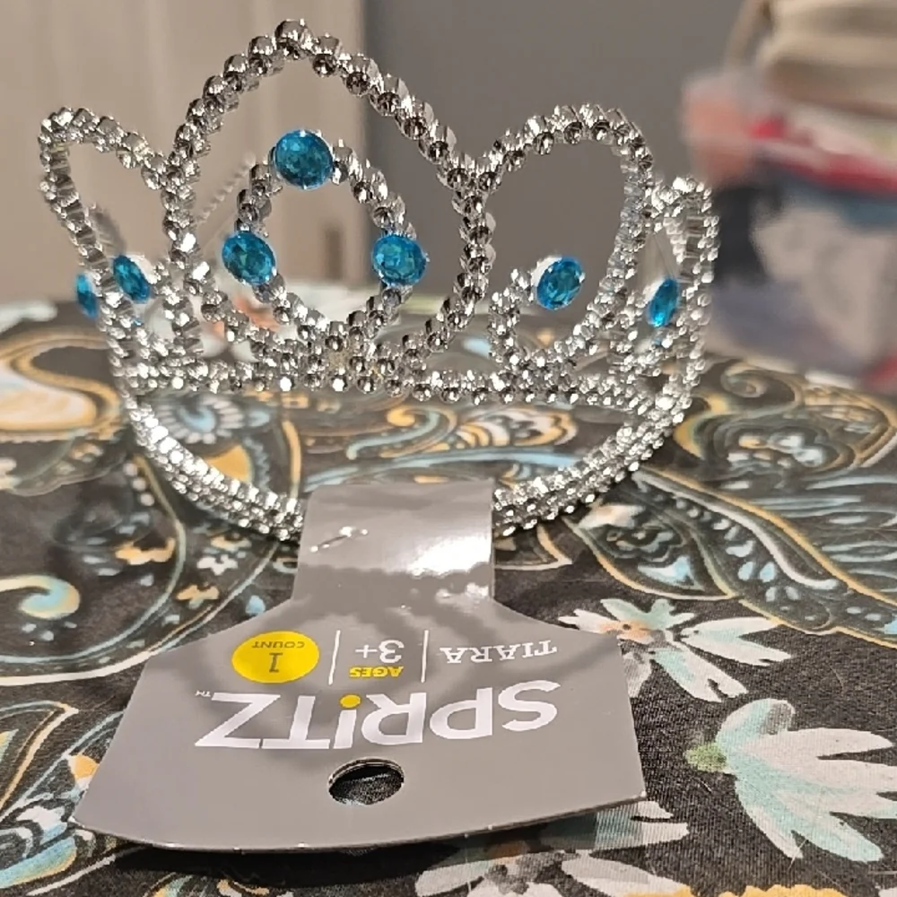 ❤️10/$20 New Plastic Sparkling Silver Tiara with Blue Gems